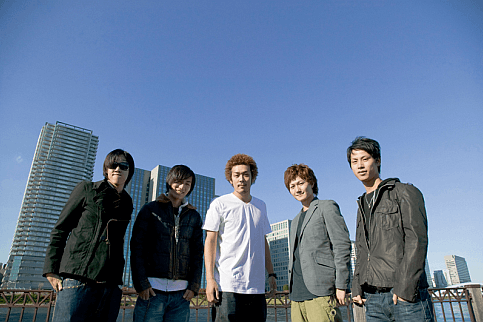 日常行動や交友関係などを調査